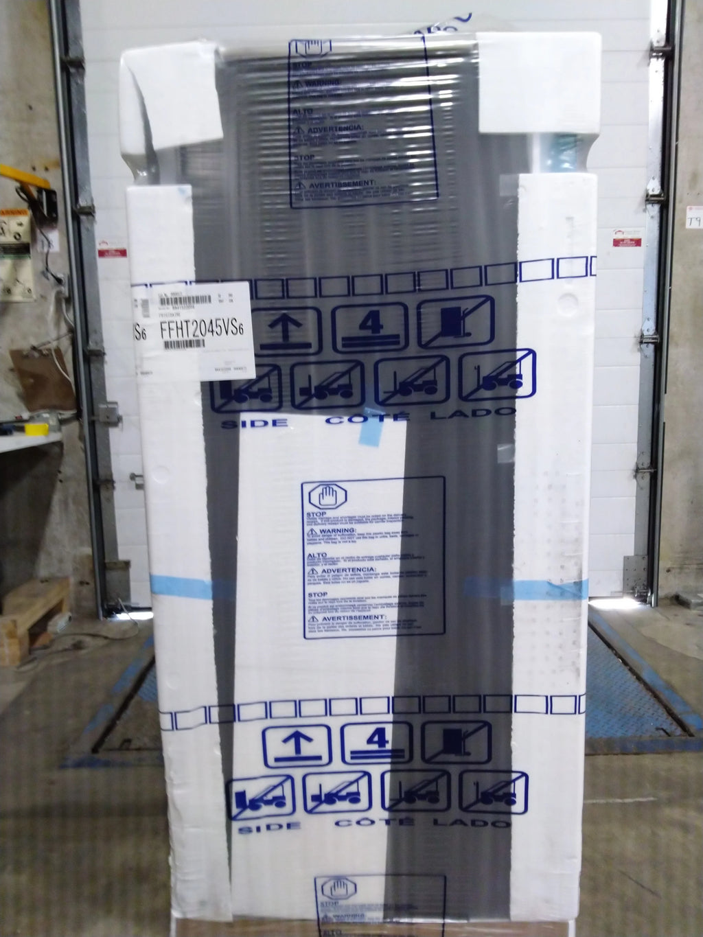 30IN. 20 CU FT. Top Freezer Refrigerator with Auto-Close Doors O82686