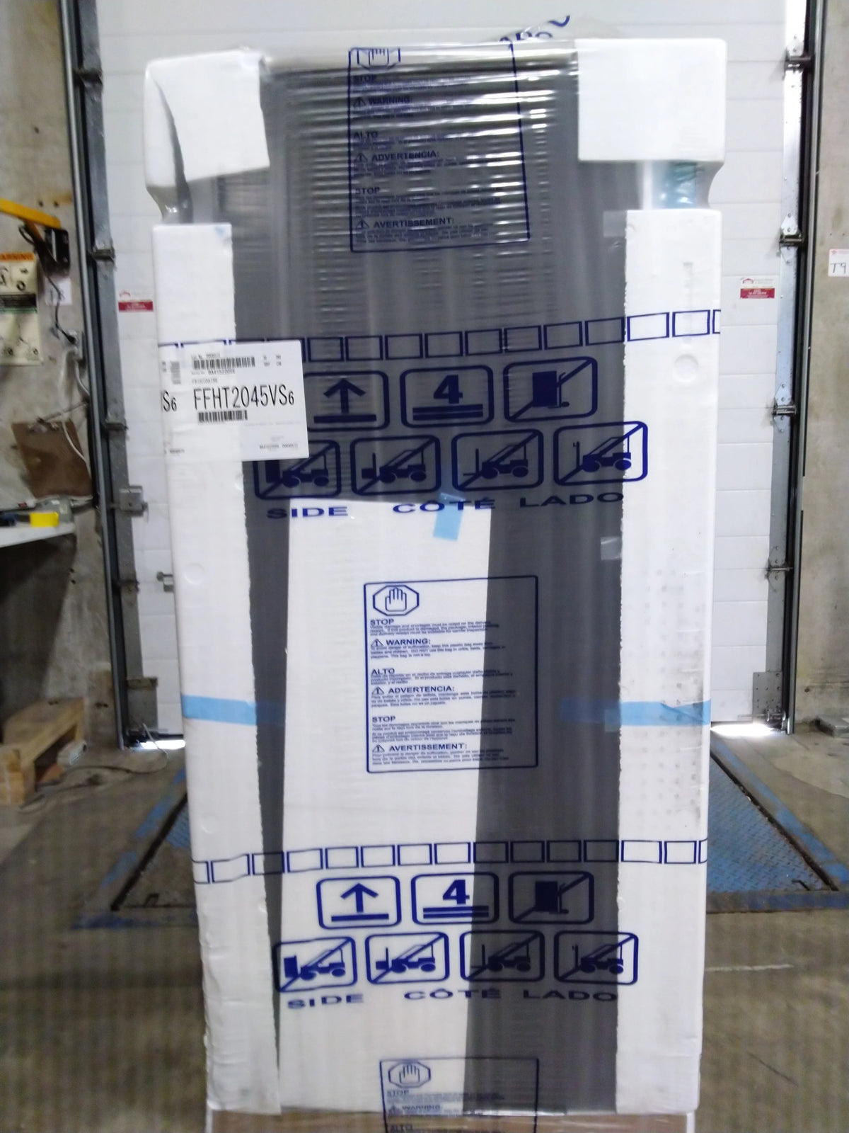 30IN. 20 CU FT. Top Freezer Refrigerator with Auto-Close Doors O82686