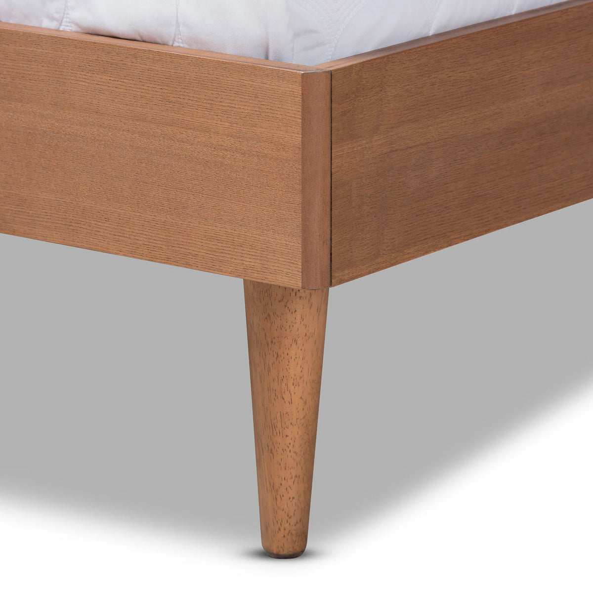 King Size Wood and Synthetic Rattan Platform Bed T4014