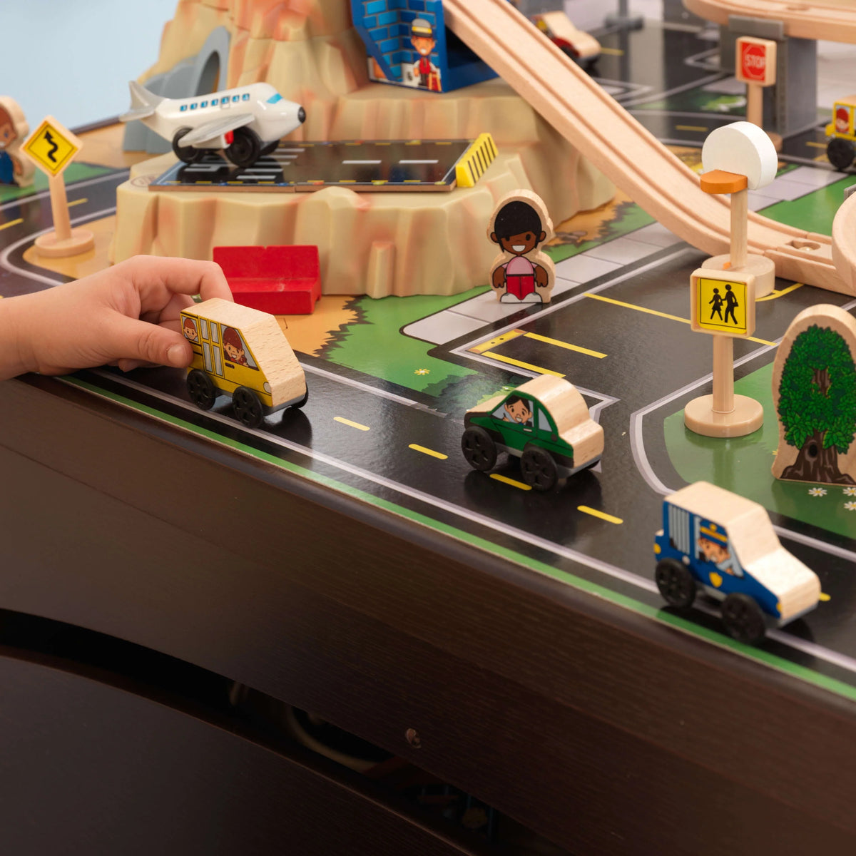 Wooden Train Set and Train Table with 100 Accessories Z951293
