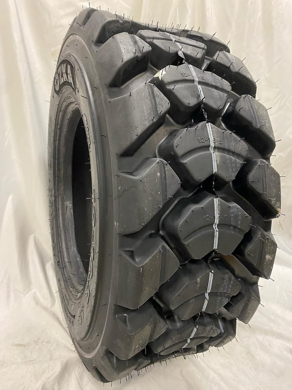 10-16.5 Skid Steer Tires 12 Ply G13952