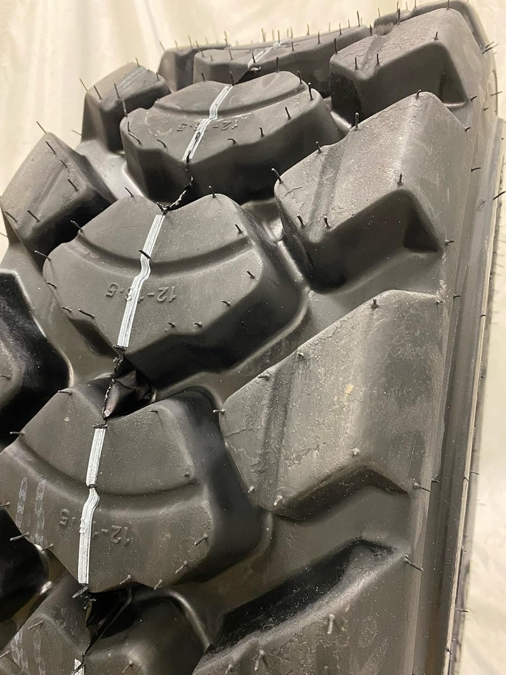 10-16.5 Skid Steer Tires 12 Ply G13952