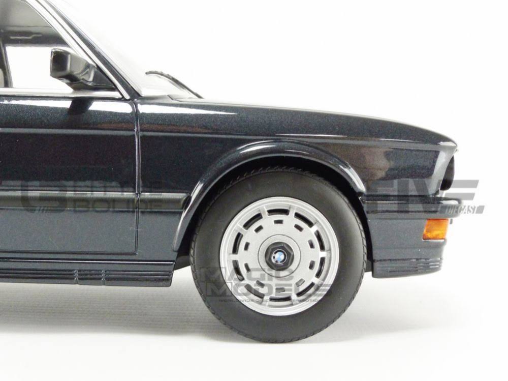 Black Metallic 1/18 Diecast Model Car Z74636