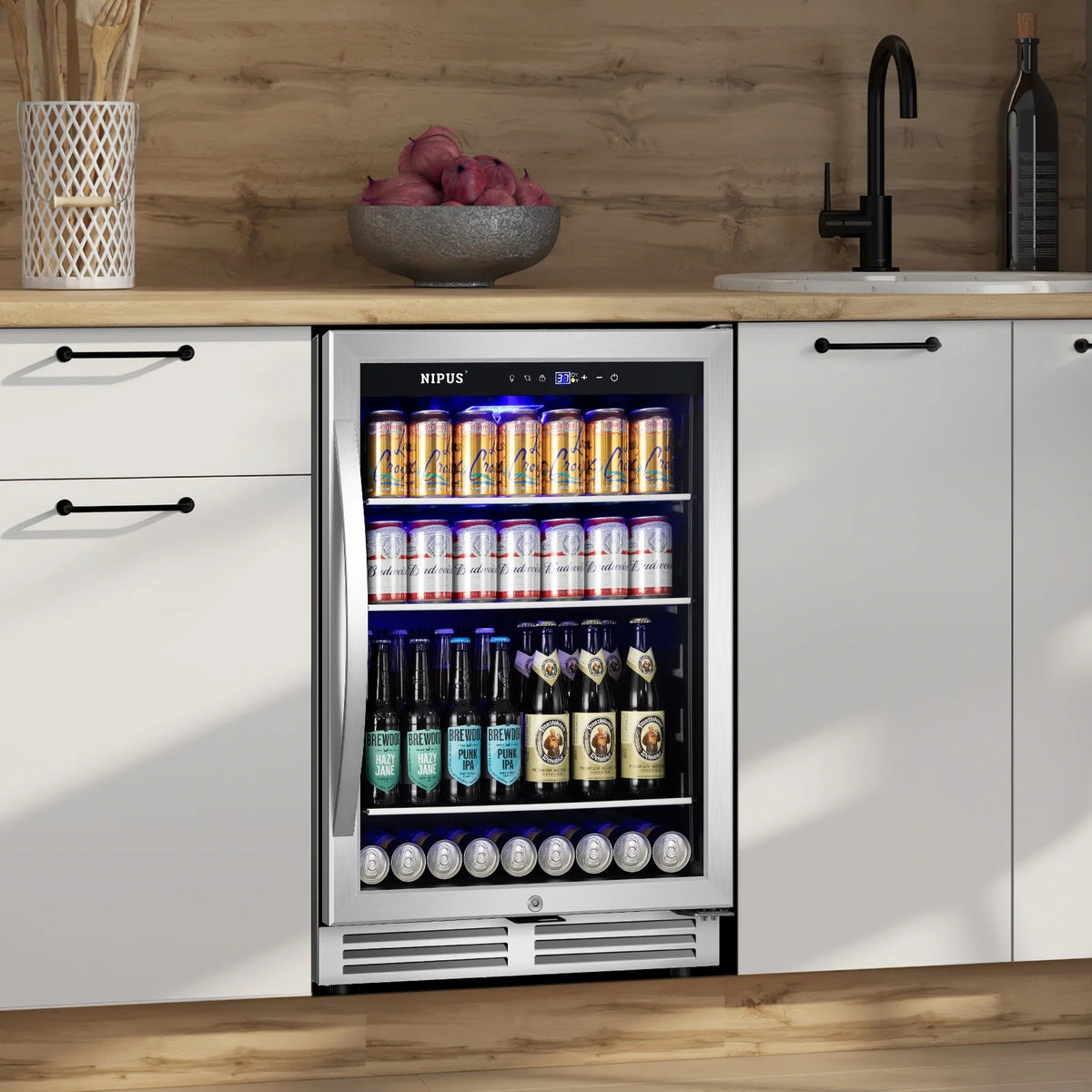 24 inch 140 Can Beverage Refrigerator Cooler L908375