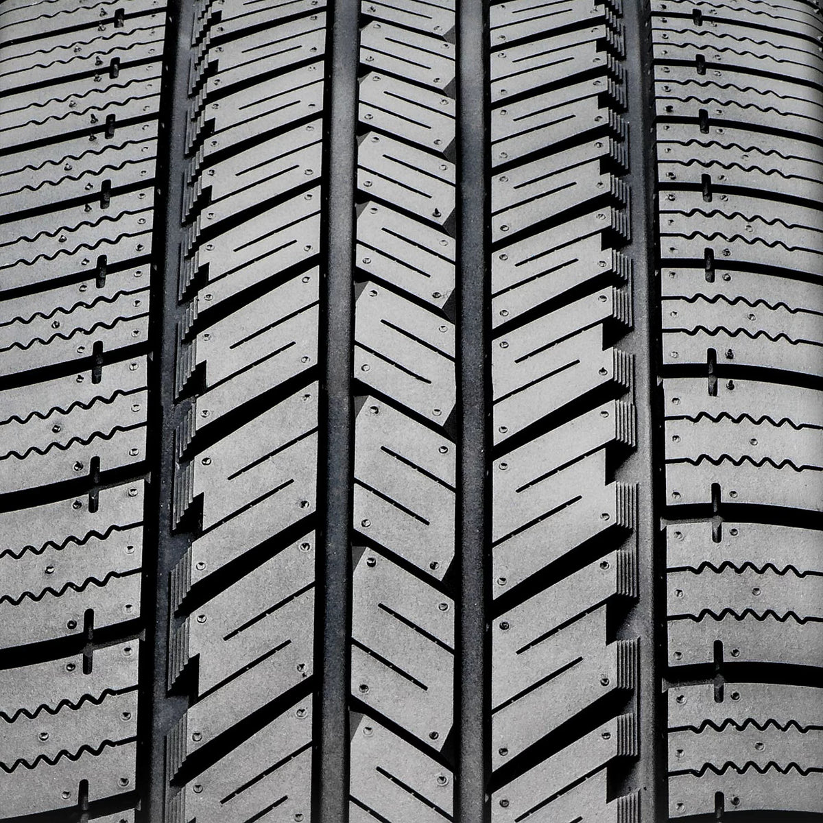 275/60R20 115S All Season Light Truck Tire E93176