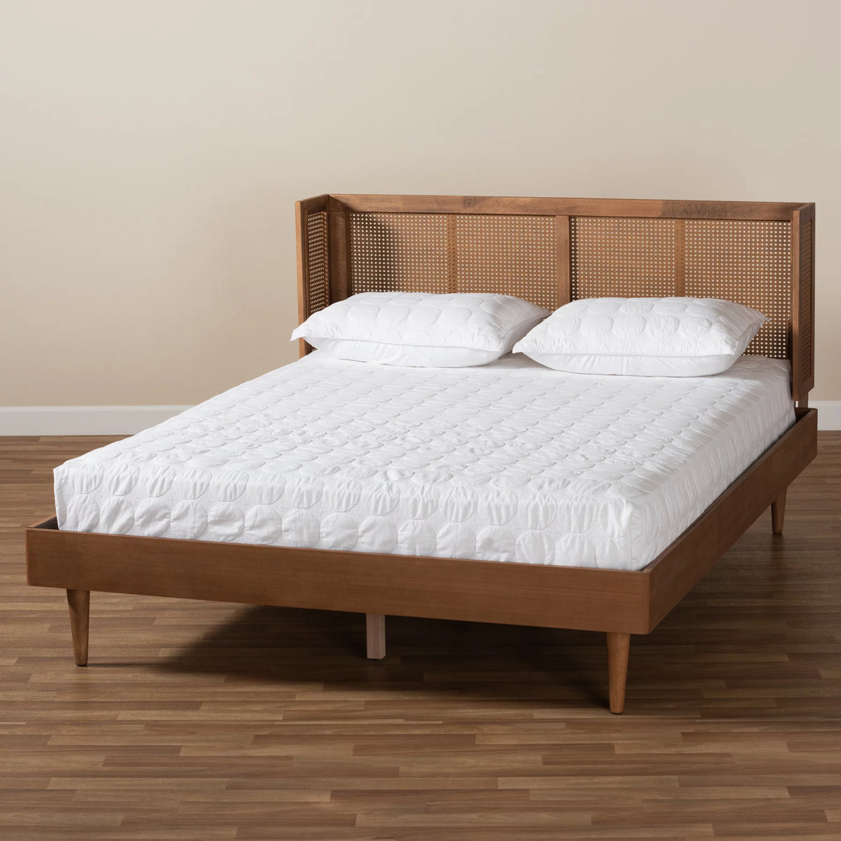 King Size Wood and Synthetic Rattan Platform Bed T4014